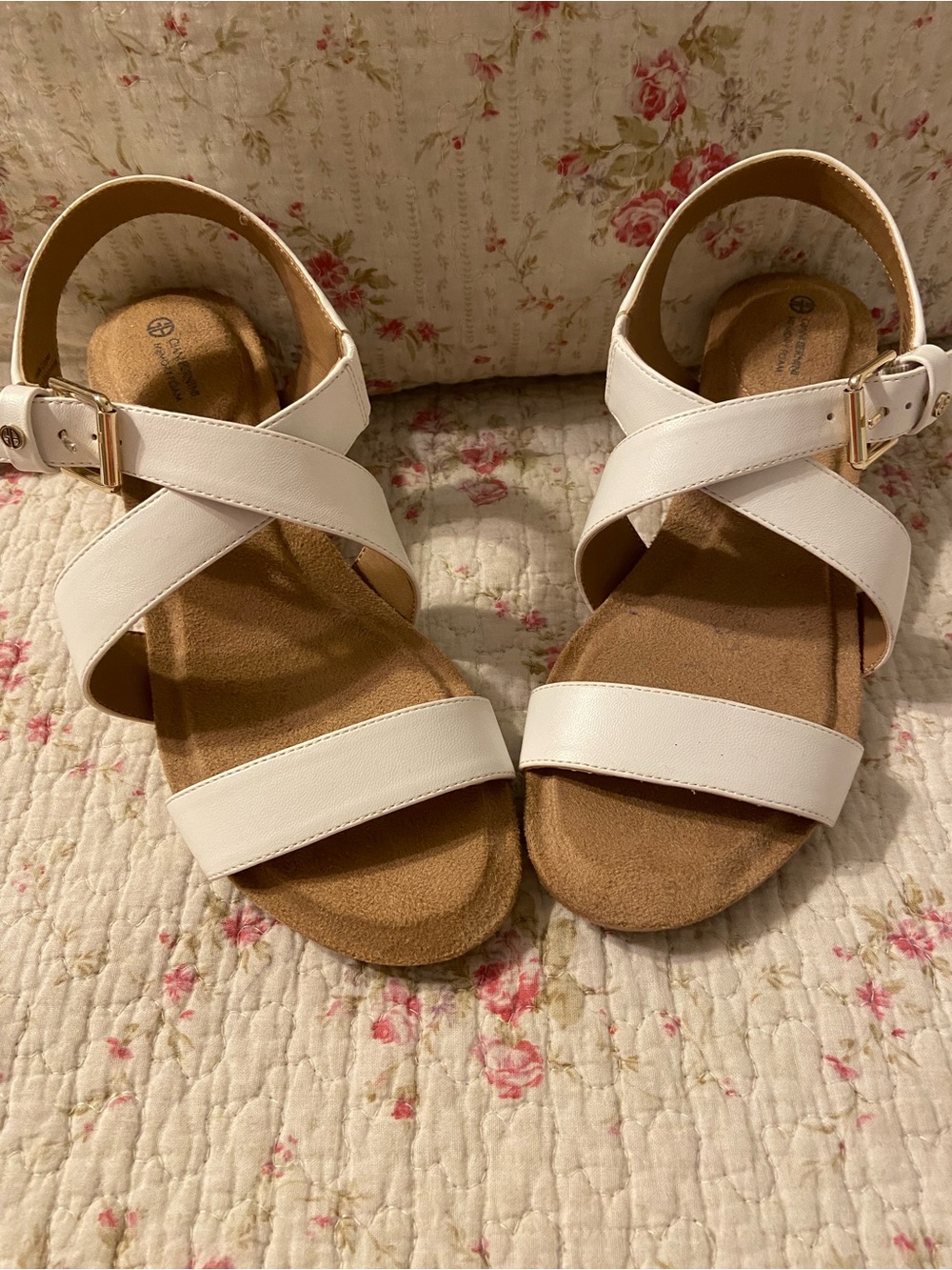 NWOT Gianni Bernini White Wedge Sandalss